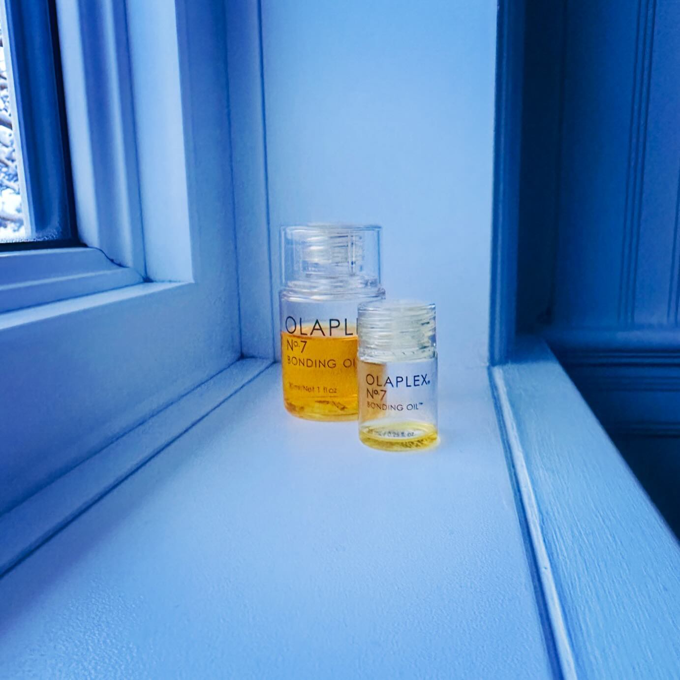 I’ve been convinced. The @olaplex No. 7 Bonding Oil makes my hair so soft and smoother, and it’s light enough for my super fine hair to not be weighed down and looking greasy. I’ve finished a little mini and cracked open a full-sized bottle. In fact, the full-size has made it on to my counter solidifying top shelf status. Have you tried it? It’s actually good. Perfect to use as a pre-treatment too if you like to oil your hair before washing it so that it doesn’t get extra dry from shampoo. #olaplex #olaplex7 #olaplexbondingoil @blendprcom #empty #weeklyempties #emptiesoftheweek #emptiesofthemonth #hairempties #canadianbeauty #canadianbeautyblogger